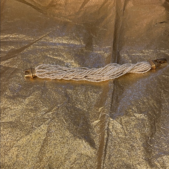 Elegant Pearl and Gold Braided Bracelet - Picture 5 of 9